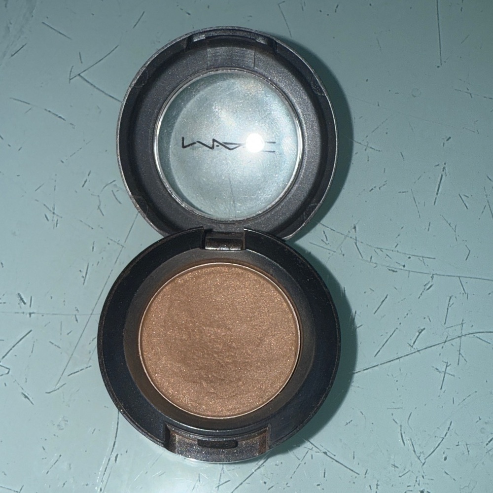 MAC Cosmetics Soba